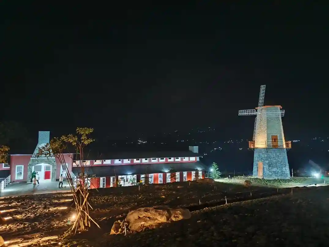 Gerbang pintu masuk utama